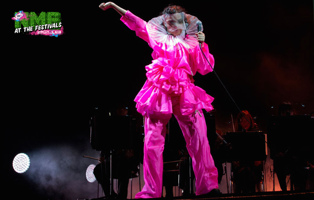 Björk live shot w/ VO5 logo