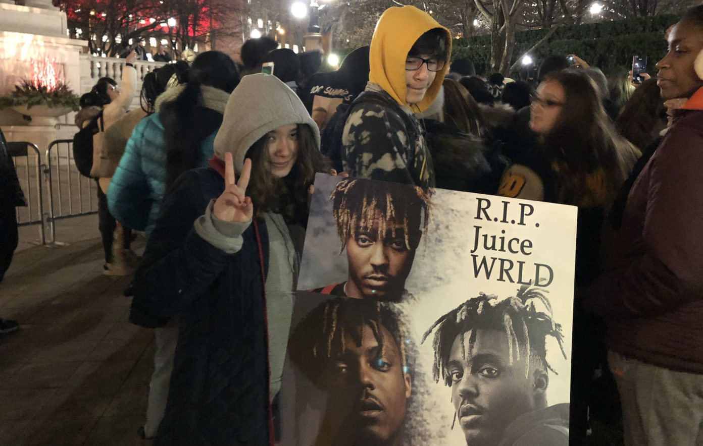Thousands of fans gather for Juice WRLD vigil on streets of Chicago