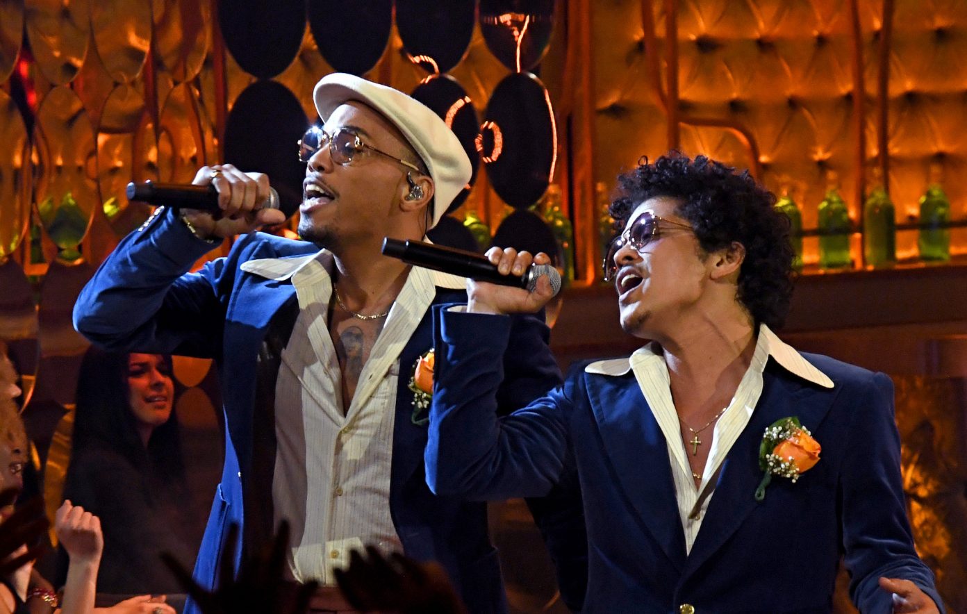 Bruno Mars and Anderson .Paak bring Silk Sonic to iHeartRadio Awards