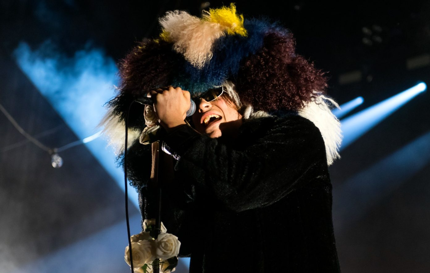 Sports Team live in London connection amid the confetti cannons